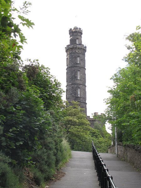 edinburgh_nelson monument.jpg - Voor een mooi uitzicht over Edinburgh moet je één van de heuvels beklimmen. Wij wandelen naar boven op Calton Hill. Hier staat oa Nelson's monument.